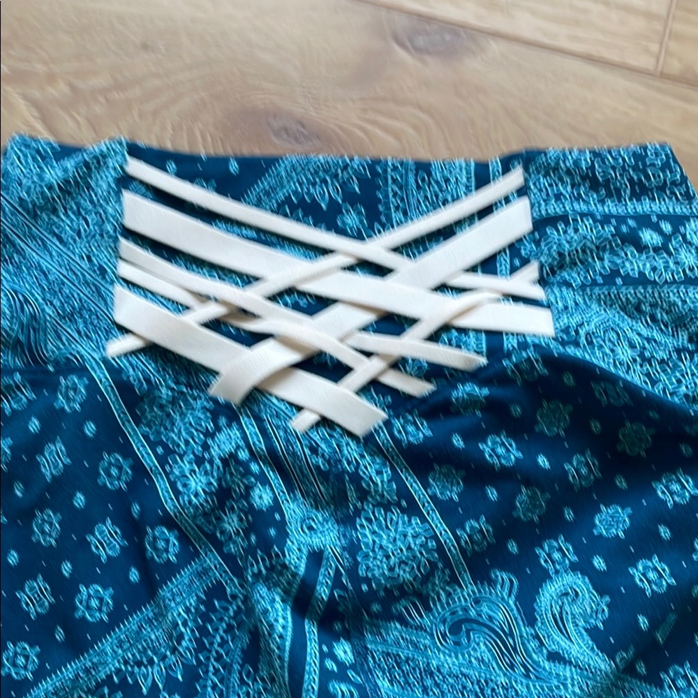 Fabletics patterned workout pants - Picture 10 of 16